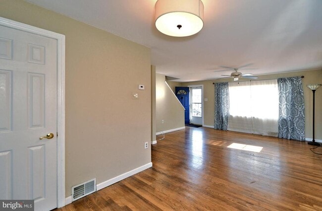 Building Photo - 660 Osborne Ave