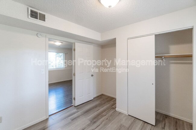 Building Photo - 10309 N Hooper Rd