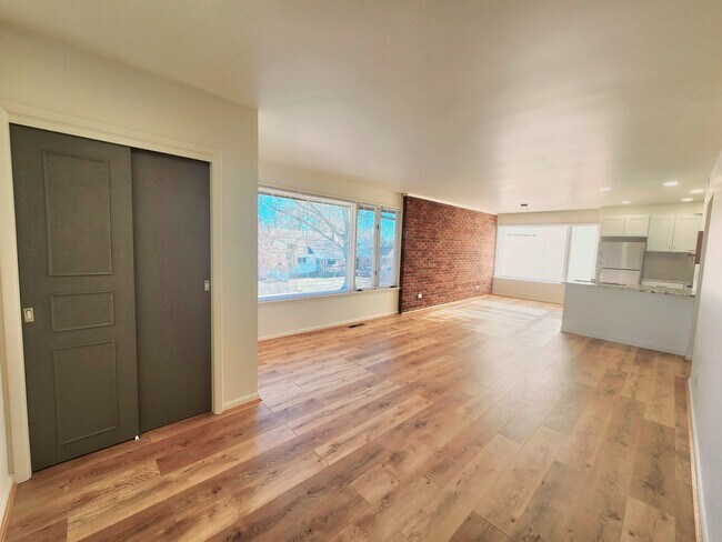 Building Photo - Drummond Flats