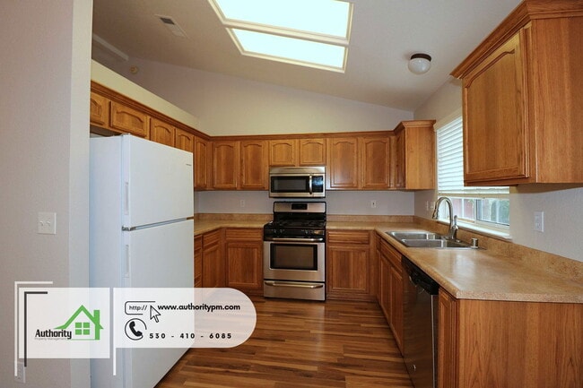 Building Photo - 1883 Yahi Ln