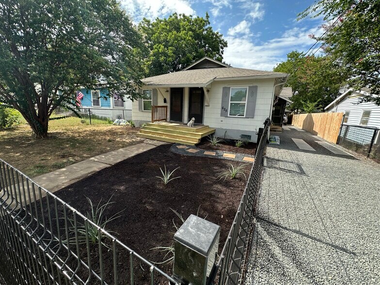 Building Photo - 627 Lovera Blvd