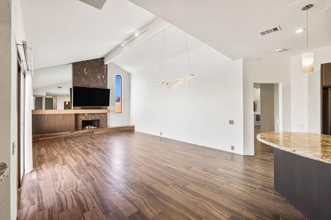 Building Photo - 73416 Irontree Dr