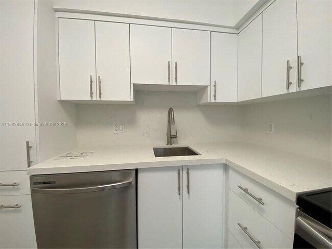 Building Photo - 1150 Madruga Ave