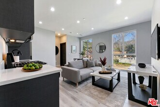 Building Photo - 15106 Roxford St