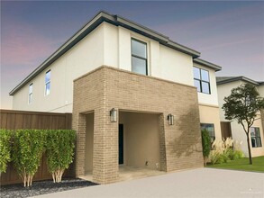 Building Photo - 18 Tyler Ave