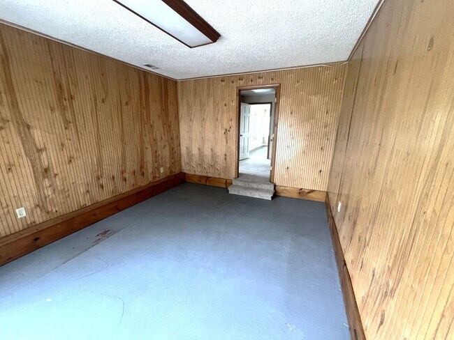 Building Photo - 421 Brian Ave