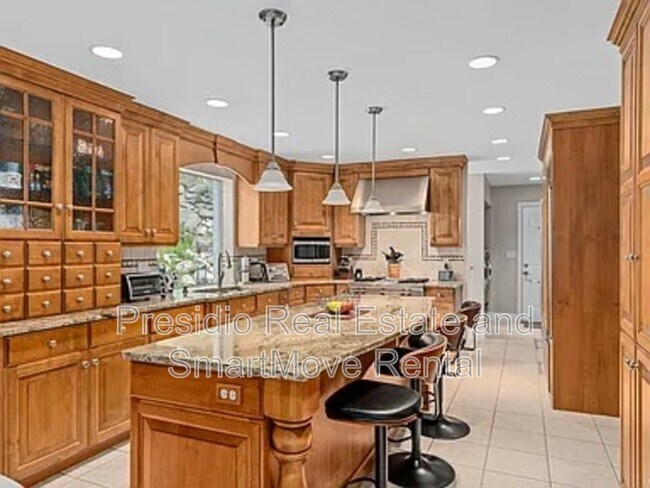 Building Photo - 10927 Lostwood Dr