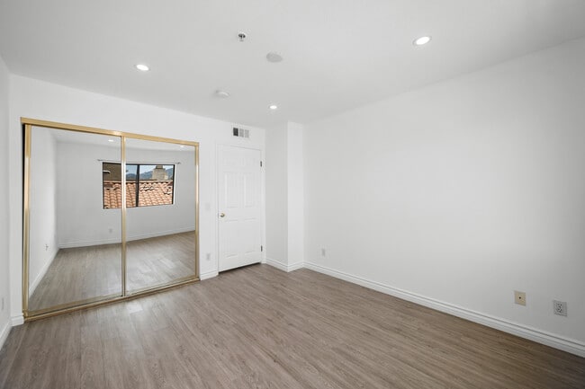 Building Photo - 422 Hawthorne St