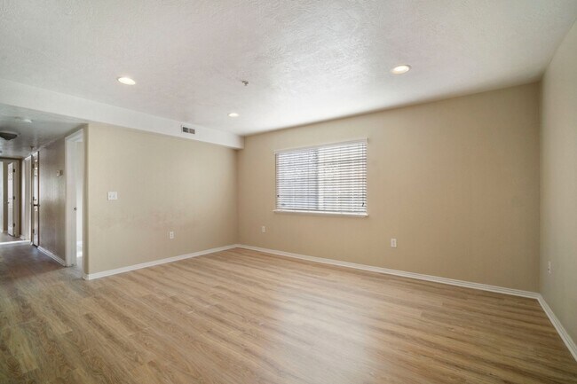 Building Photo - 325 W 700 N