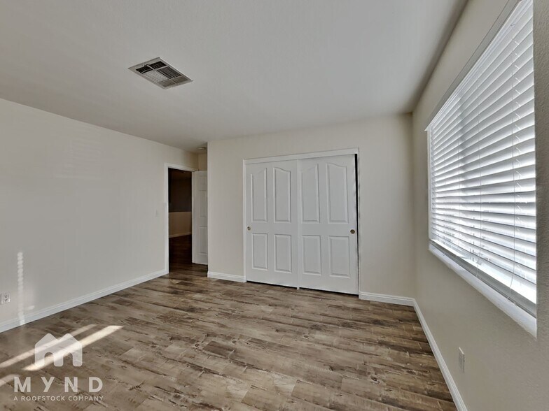 Building Photo - 121 Golf Course St