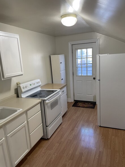 Building Photo - 407 Grace St