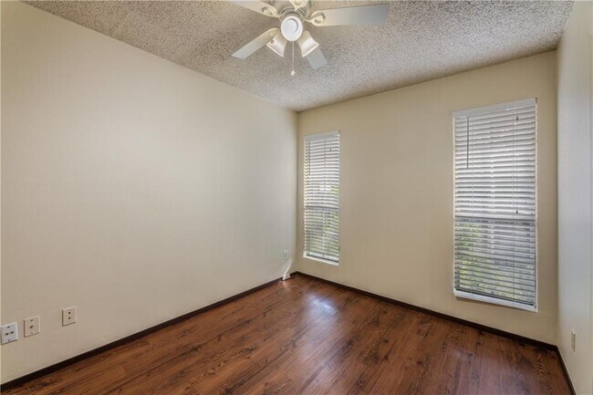 Building Photo - 8806 Piney Point Dr