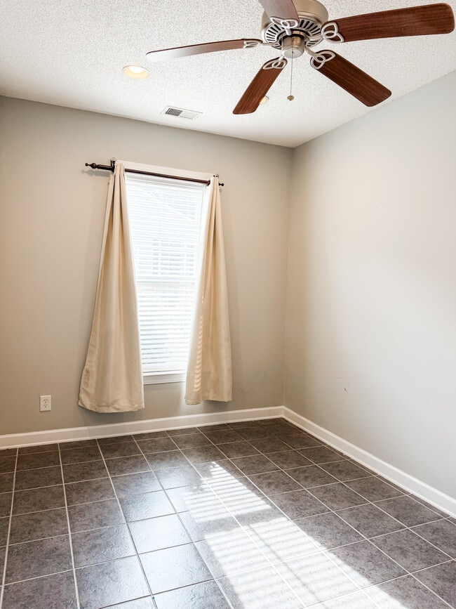 Building Photo - 338 Camden Cir