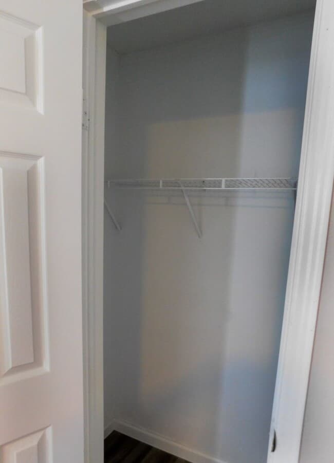 Building Photo - 154 Varsity Dr