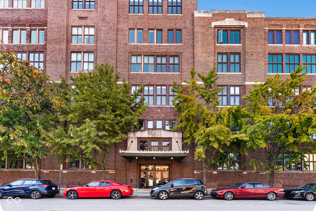Building Photo - 430 N Park Ave