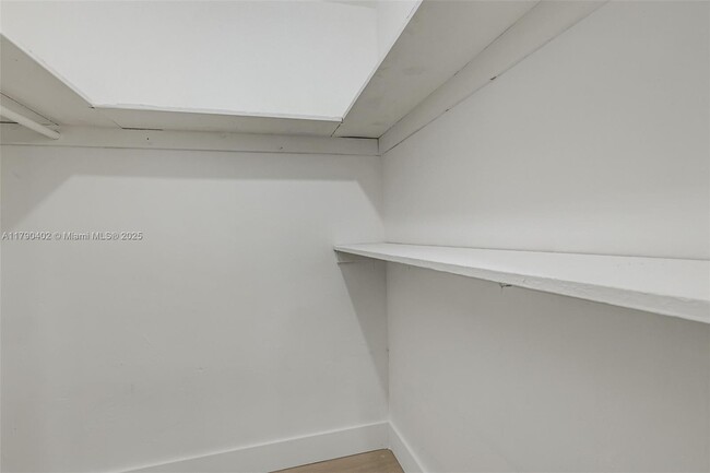 Building Photo - 1621 NW 8th Ave
