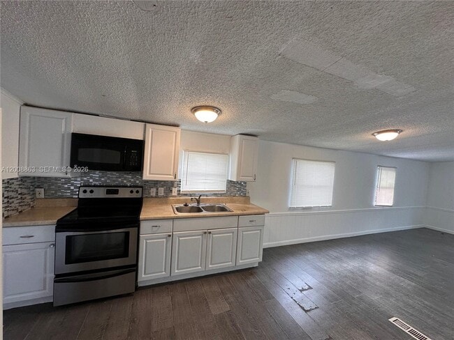 Building Photo - 3028 SW 50th St