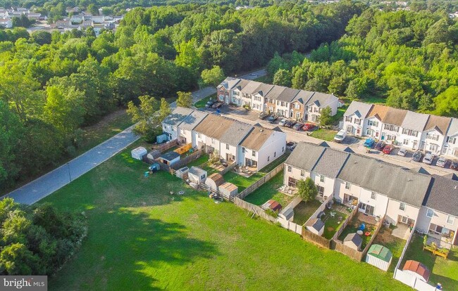 Building Photo - 208 Fieldstone Ln