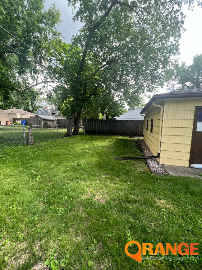 Building Photo - 1432 11th St S