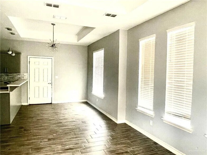 Building Photo - 3918 Las Vistas Ln