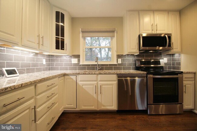 Building Photo - 4500 Lantern Pl