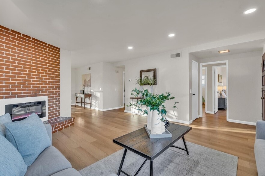 Building Photo - 7472 Blue Fox Way