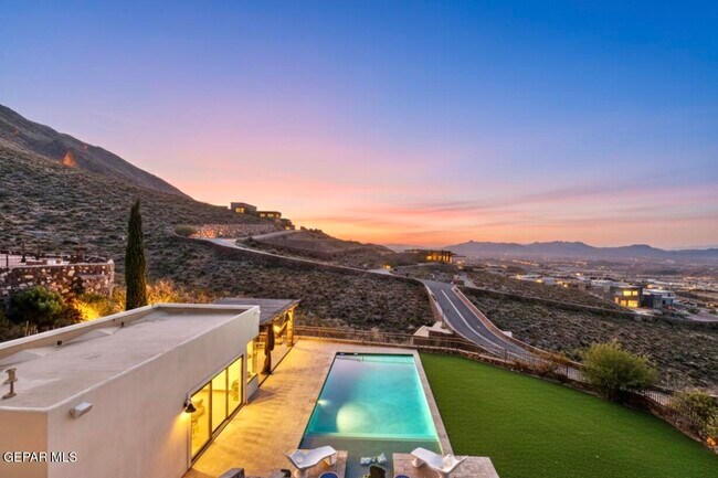 Building Photo - 444 San Clemente Dr