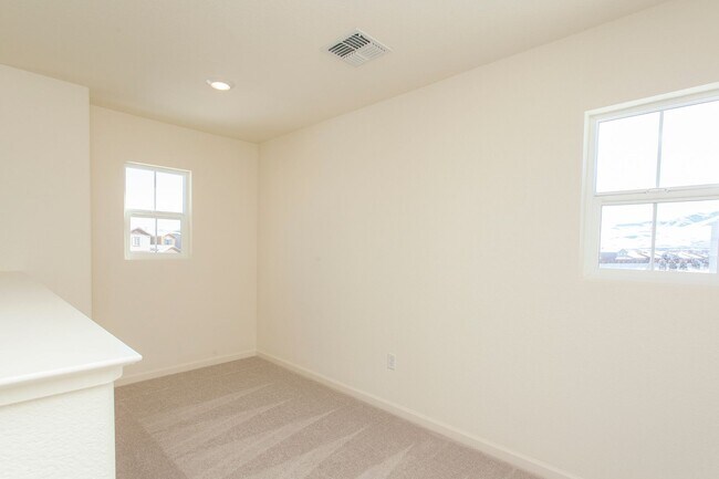 Building Photo - 8981 Quail Fls Dr