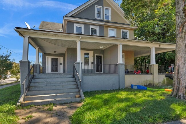 Primary Photo - 3501 Oakmont Ave