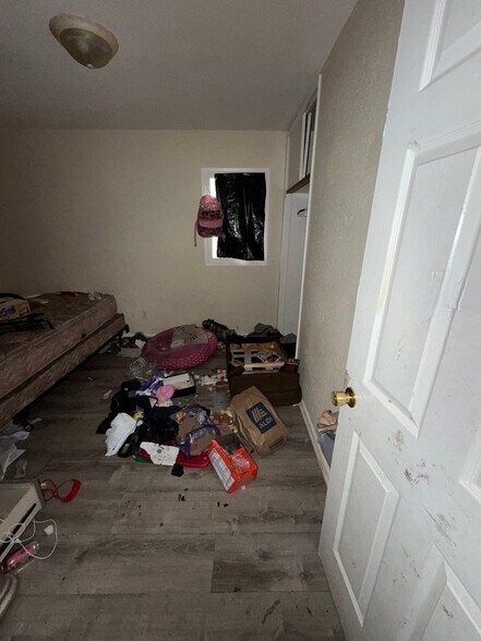 Building Photo - 2 E Adams Dr