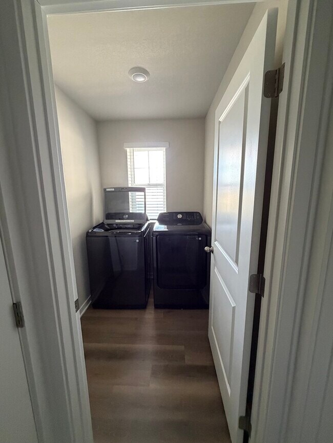 Building Photo - 2486 SE Morningdew Dr