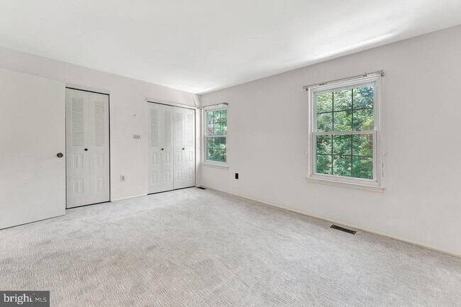 Building Photo - 72 Sycamore Ct