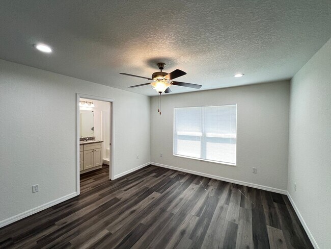 Building Photo - Beautifl Bedroom / 2 Bath Home in Ocklawaha!