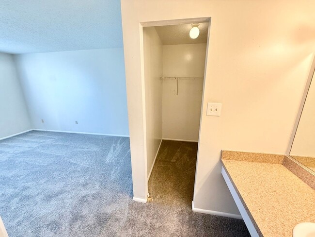 Building Photo - HURRY!!!***2 BED Condo/Downstairs unit/ W,S&T INCLUDED!!