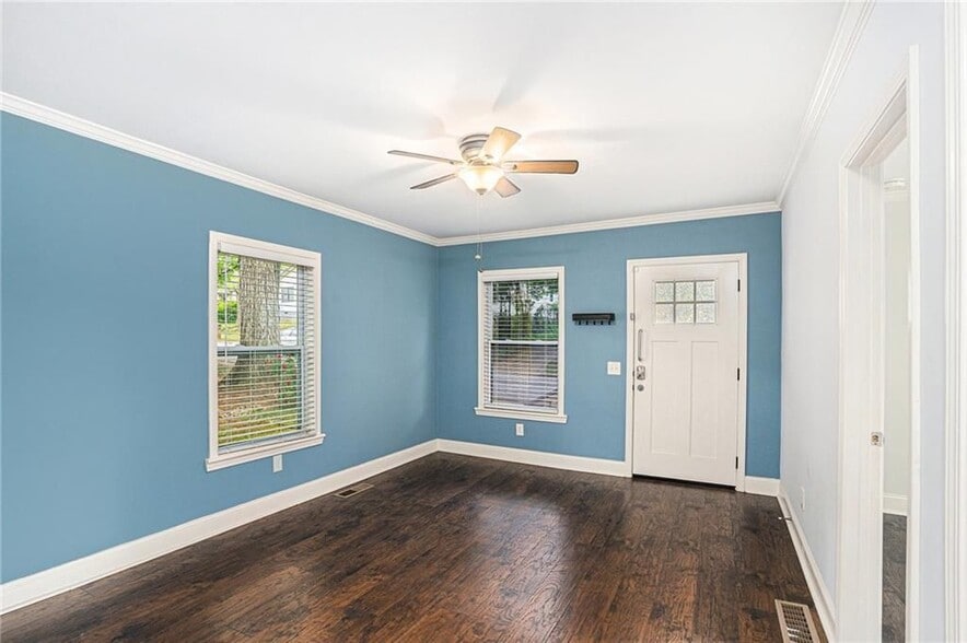 Building Photo - 3378 Lavista
