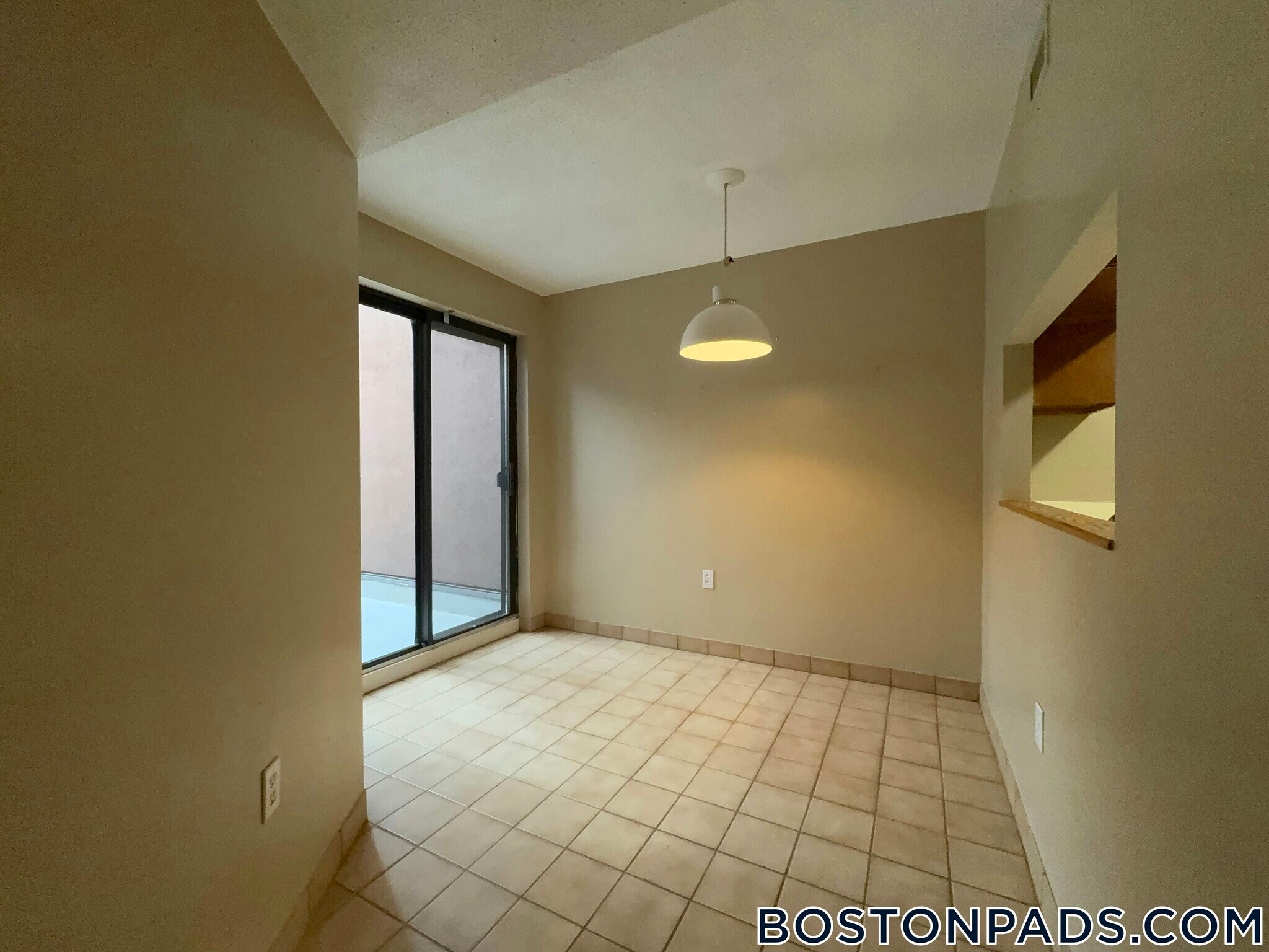 Building Photo - 147 Kelton St