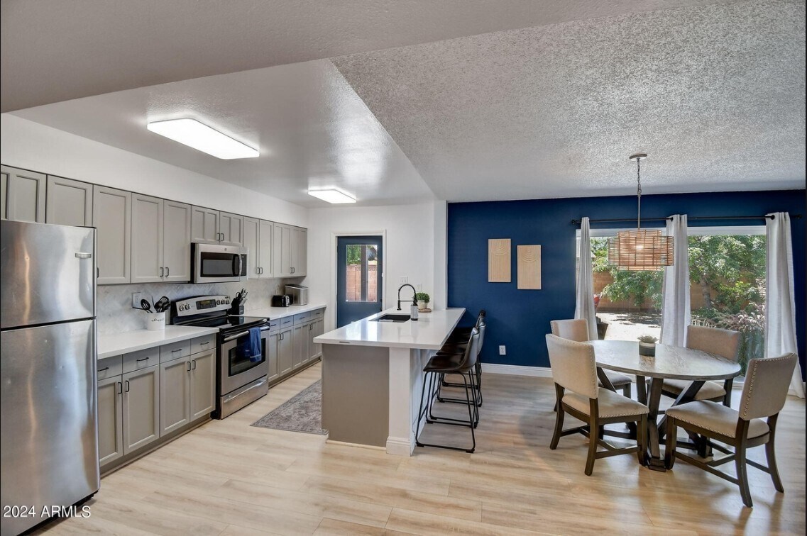 Building Photo - 1015 E Concorda Dr
