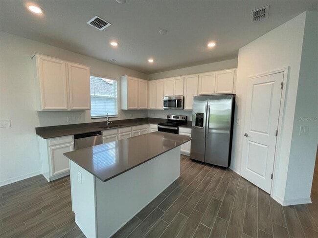 Building Photo - 660 Tanaro Ln