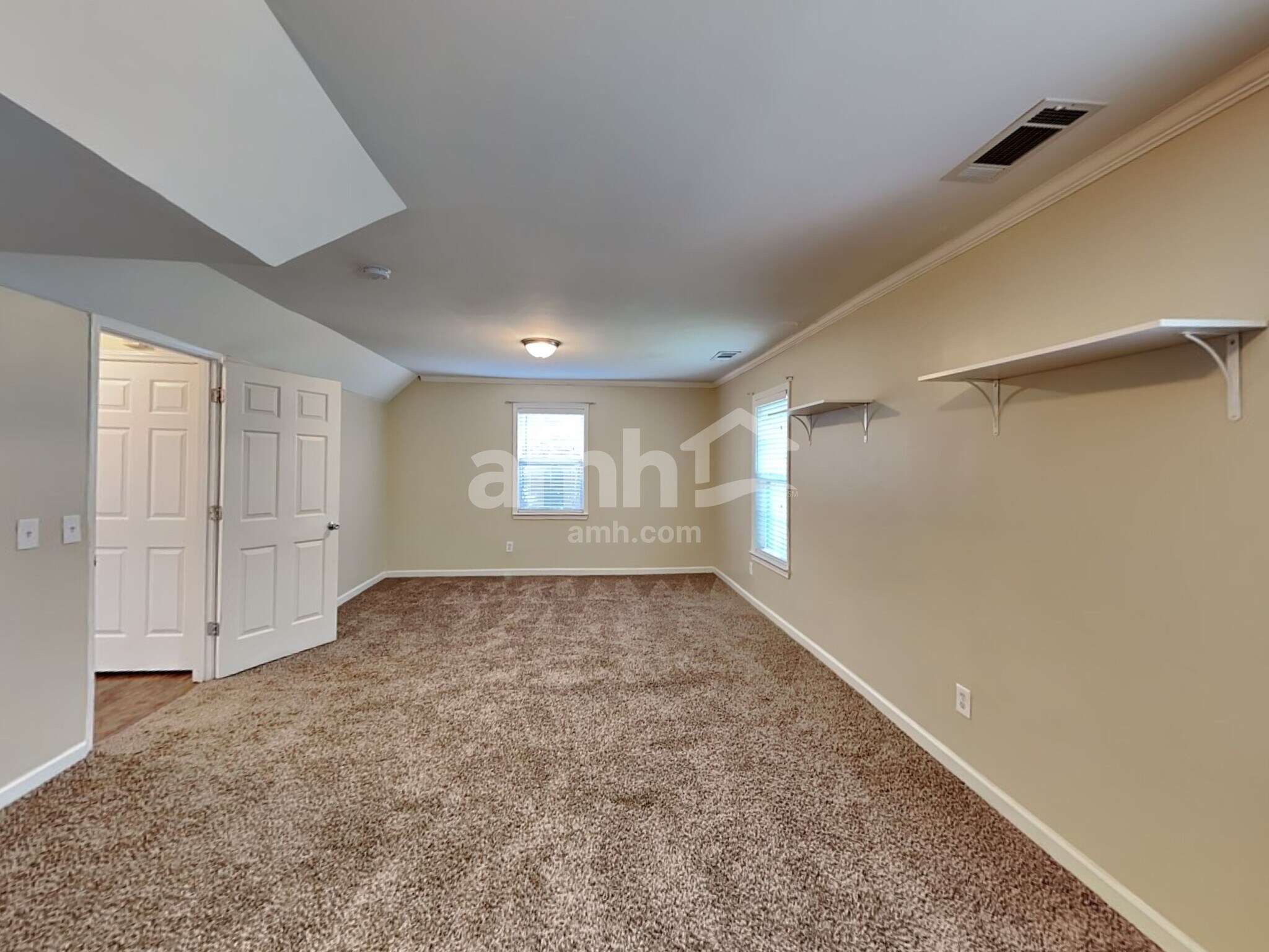 Building Photo - 1021 Whispering Woods Dr