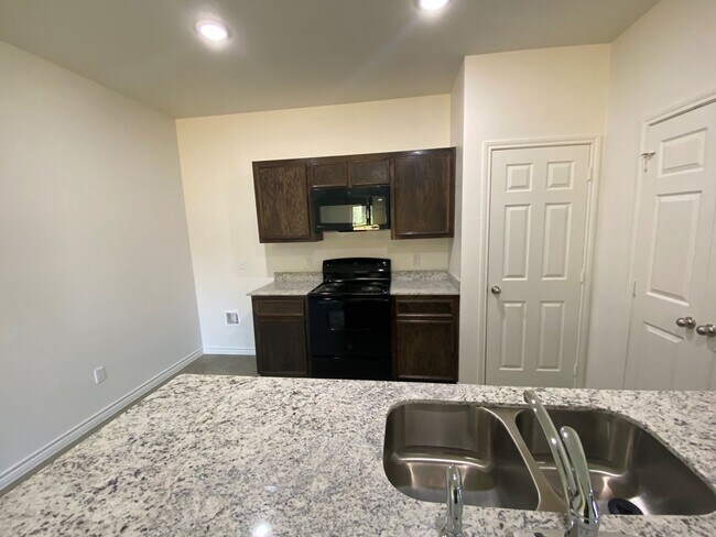 Building Photo - 2306 Alterman Dr