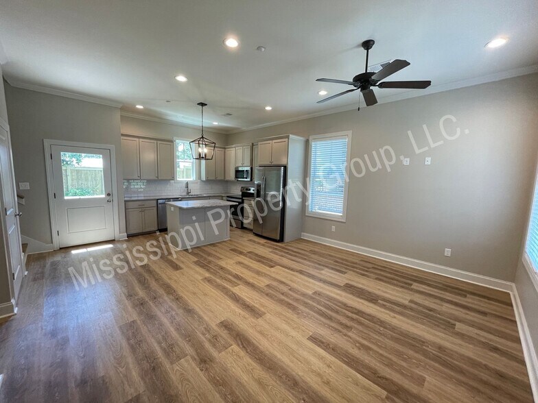 Building Photo - 200 Crabapple Cv