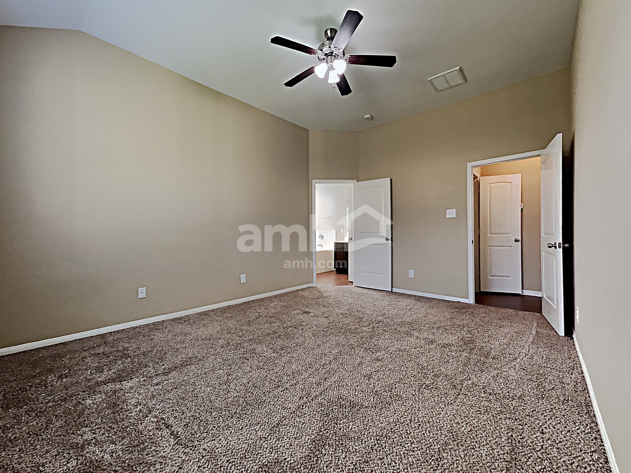 Building Photo - 2324 Shady Tree Ln