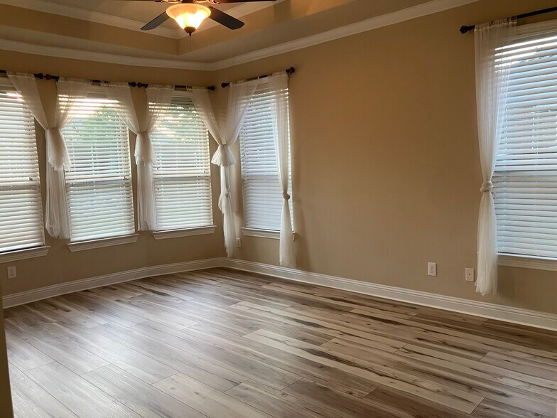 Building Photo - 2829 Sheffield Dr