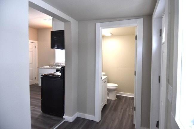 Building Photo - 3 Bedroom 2 Bathroom 2 Stall Garage