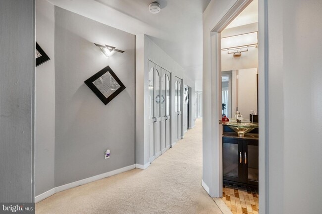 Building Photo - 5213 Le Parc Dr