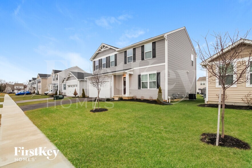 Building Photo - 1952 Lake Crest Dr