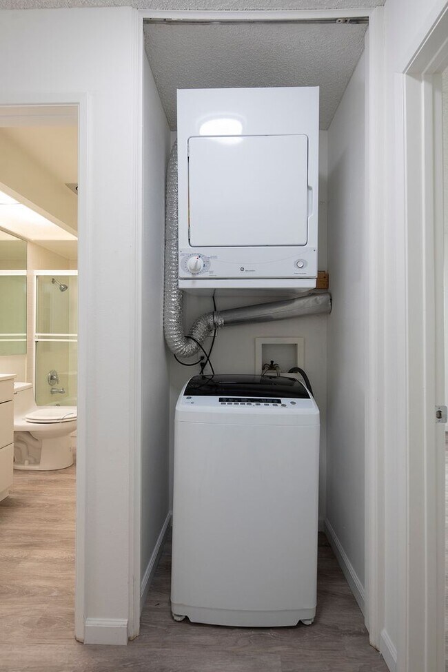 Building Photo - *OPEN HOUSE: 7/19 3-4PM* La Jolla 2BR with...