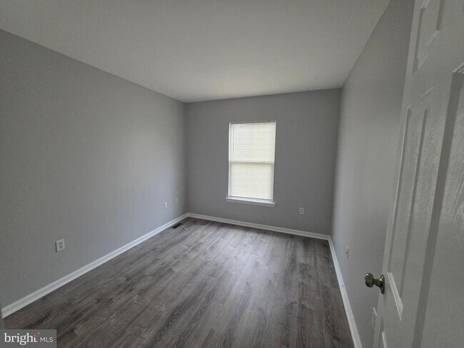 Building Photo - 611 Artisan St