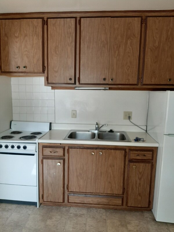 Building Photo - 1111 W Minnehaha Ave