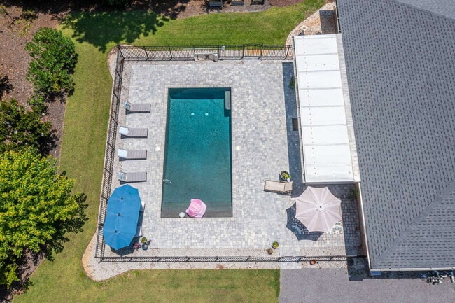 Building Photo - "Coastal Elegance Awaits: Spacious 4-Bed Oasis with $400.00 Off First Full Months Rent!"